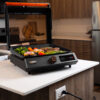 8000_17EseriesGriddle_Lifestyle_025