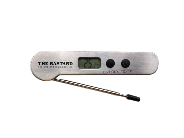 The Bastard digitalni termometer Core Pro z zložljivo sondo in digitalnim zaslonom, primeren za natančno merjenje temperature mesa na žaru.