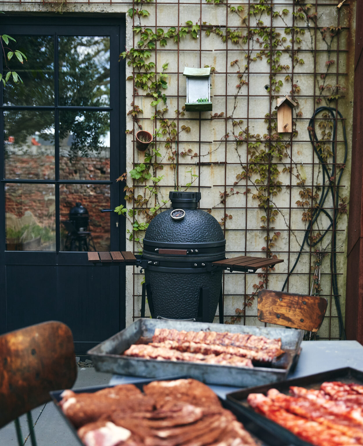 20220422 sfeerbeeld Bastard 200 Fahrenheit 009 1 The Bastard – Vrhunski keramični kamado žar za peko brez kompromisov